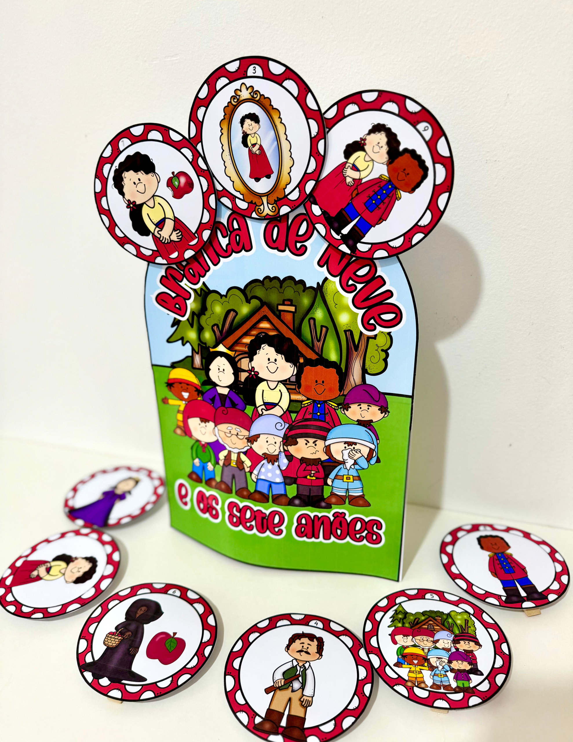 CONTANDO MAÇÃS + LUVA DE HISTÓRIA BRANCA DE NEVE